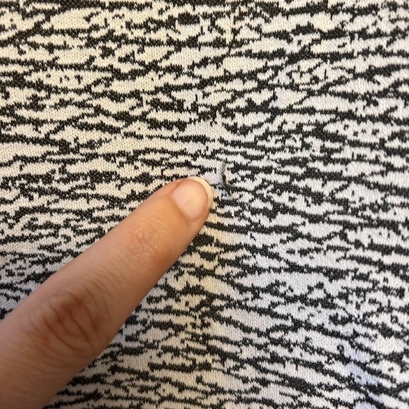 Lululemon Squad Goals Hoodie Sheer Luon Pebble Jacquard White Black Pullover 2 - Picture 10 of 10